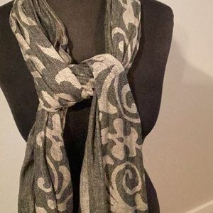 Reversible taupe & black print scarf